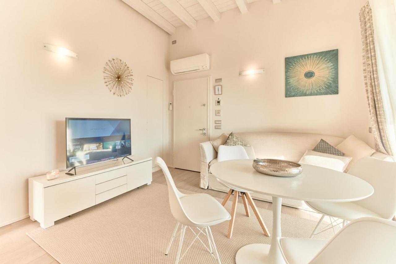 Warda A12 Apartment 데센자노델가르다 외부 사진